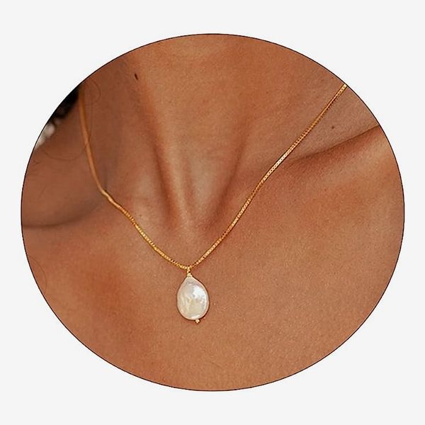 CAROVO Dainty Pearl Pendant Necklaces