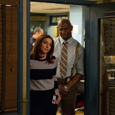 BROOKLYN NINE-NINE: L-R: Chelsea Peretti and Terry Crews in the “The Cruise” episode of BROOKLYN NINE-NINE airing Tuesday, Jan. 26 (8:30-9:00 PM ET/PT) on FOX ©2015 Fox Broadcasting Co. Cr: John P Fleenor