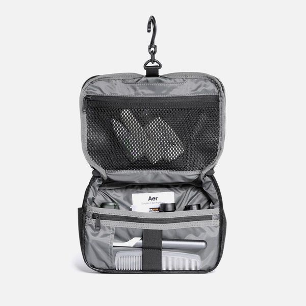 21 Best Men's Toiletry Bags & Dopp Kits 2023: Fellas, It's Time to Toss  That Flimsy Ziploc