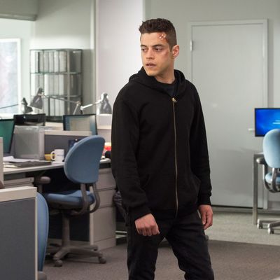 Cross the Netflix Stream: Mr. Robot Season 1 Review