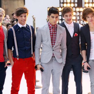 (L-R) Niall Horan, Louis Tomlinson, Zayn Malik, Liam Payne and Harry Styles of the band One Direction perform on NBC's 