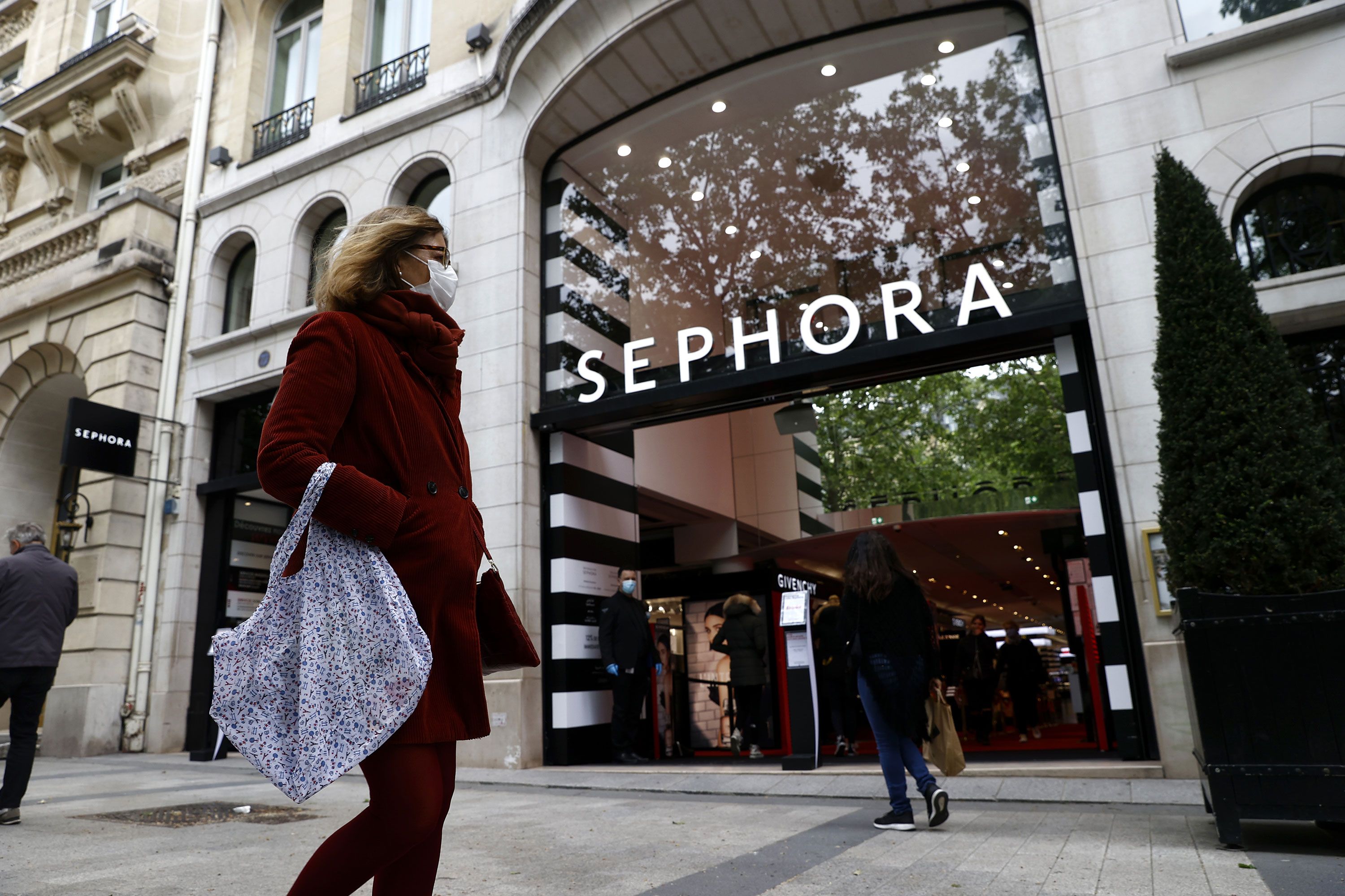 Sephora Debuts Social Shopping With Instagram 06/29/2020