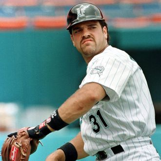 National League catcher Mike Piazza, shown warming up before a Florida Marlin game 21 May, 1998.