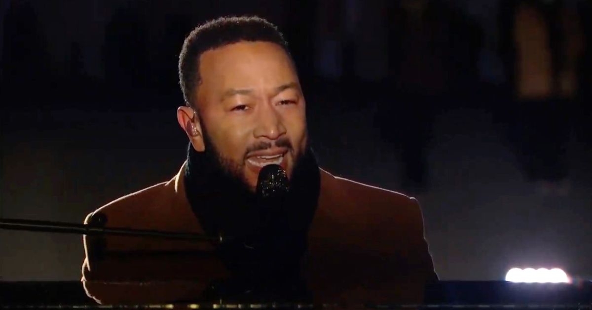 John Legend performs well feel Chrissy Teigen Twitter