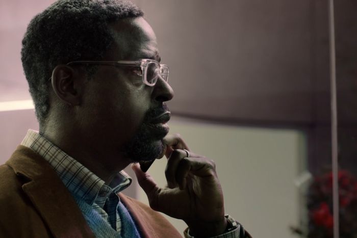 Future Randall still wears his wedding ring!