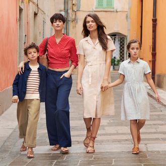 Uniqlo Canada on Twitter The UNIQLOINES DE LA FRESSANGE Spring Summer  2023 Collection is launching 39 online  in stores The collection is  designed with a color palette inspired by spices and