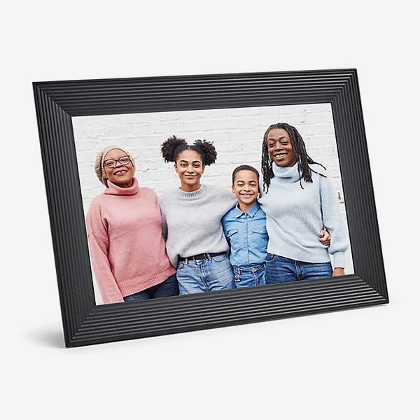 Review: Aura's digital photo frame is solid, if not quite picture perfect –  Six Colors