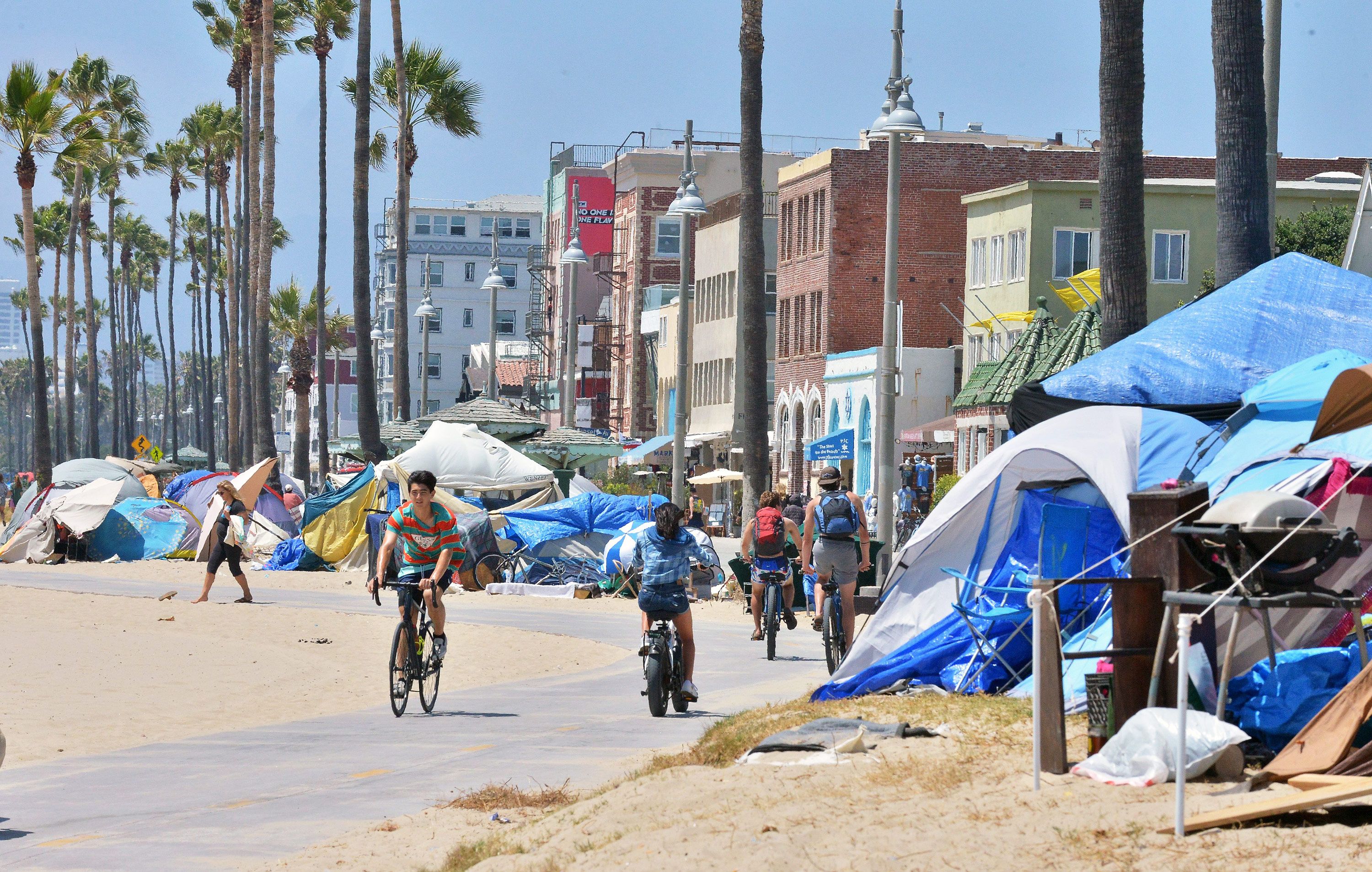 Venice Homeowners Fight Against Housing Homeless Residents photo