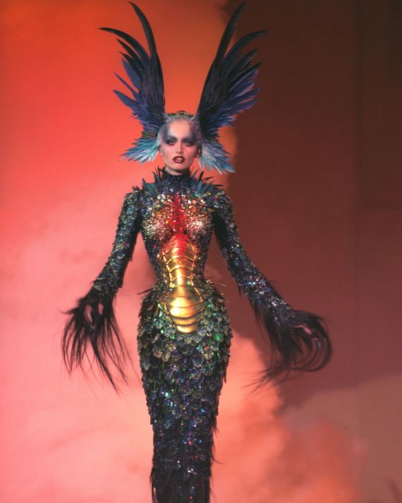 [Photos] 13 Out of This World Thierry Mugler Looks