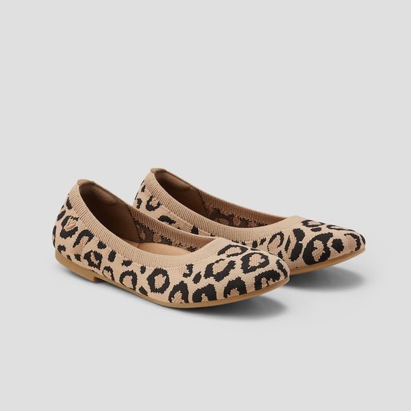 Vivaia Round-Toe Flats