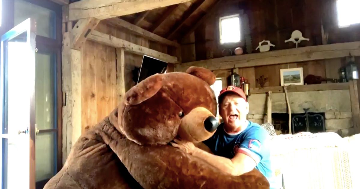 Bill Murray, Teddy Bear Present Cubs’ SeventhInning Stretch(01)