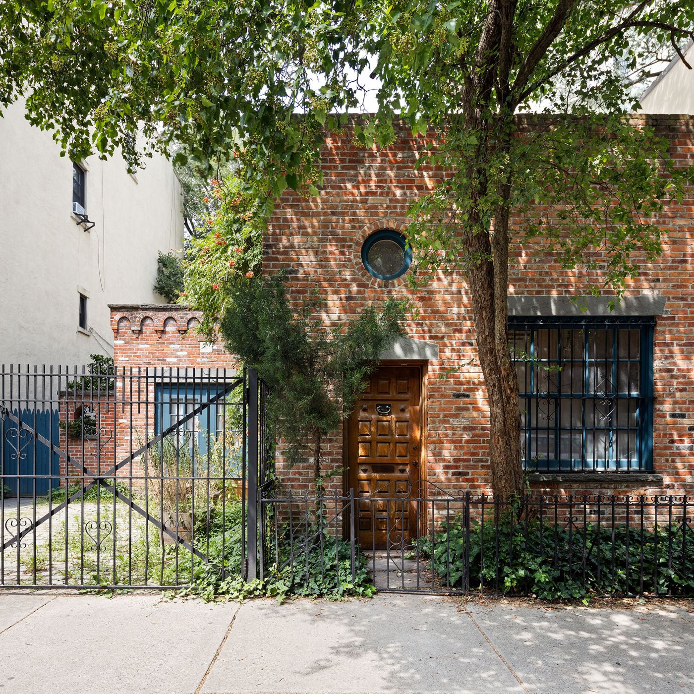 house on the hill ストライプの上下 Truly Terrific: A Sculptor's Carriage House in Boerum Hill