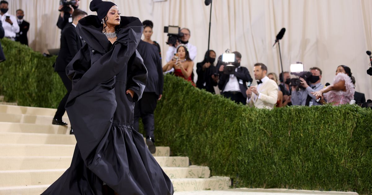 Met Gala Red Carpet 2021: All the Looks & Outfits [PHOTOS]