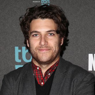 Adam Pally To Star In A Fox Time Travel Pilot Can He Go Back And Un Cancel Happy Endings