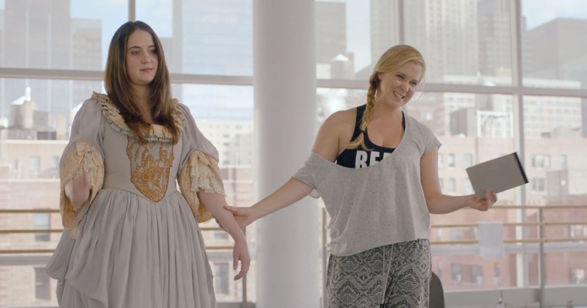 Amy Schumer Performs Her Hamilton Parody Betsy Ross For Lin Manuel Miranda As You Try Not To Squirm