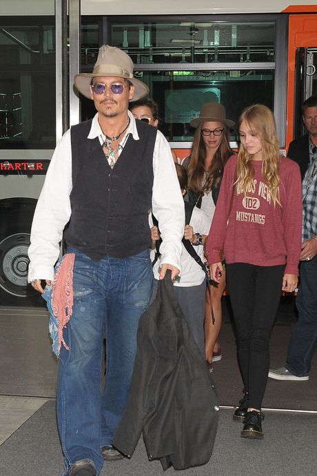 e89d0643bdcbede4dd604a82d8040a08aa-lily-rose-depp.rdeep-vertical.w460.jpg