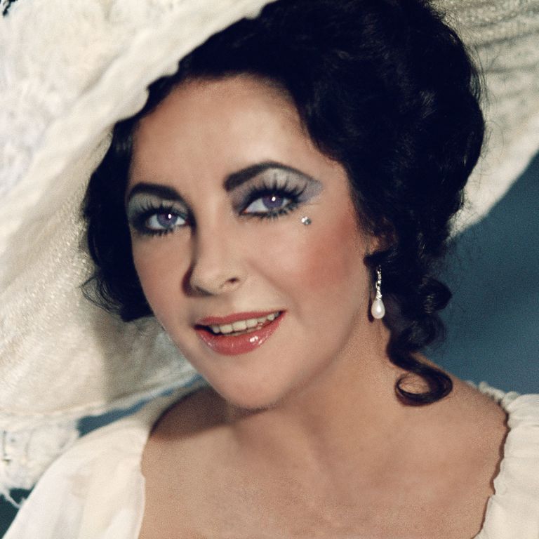 A Glimpse Into Elizabeth Taylor’s Private Life