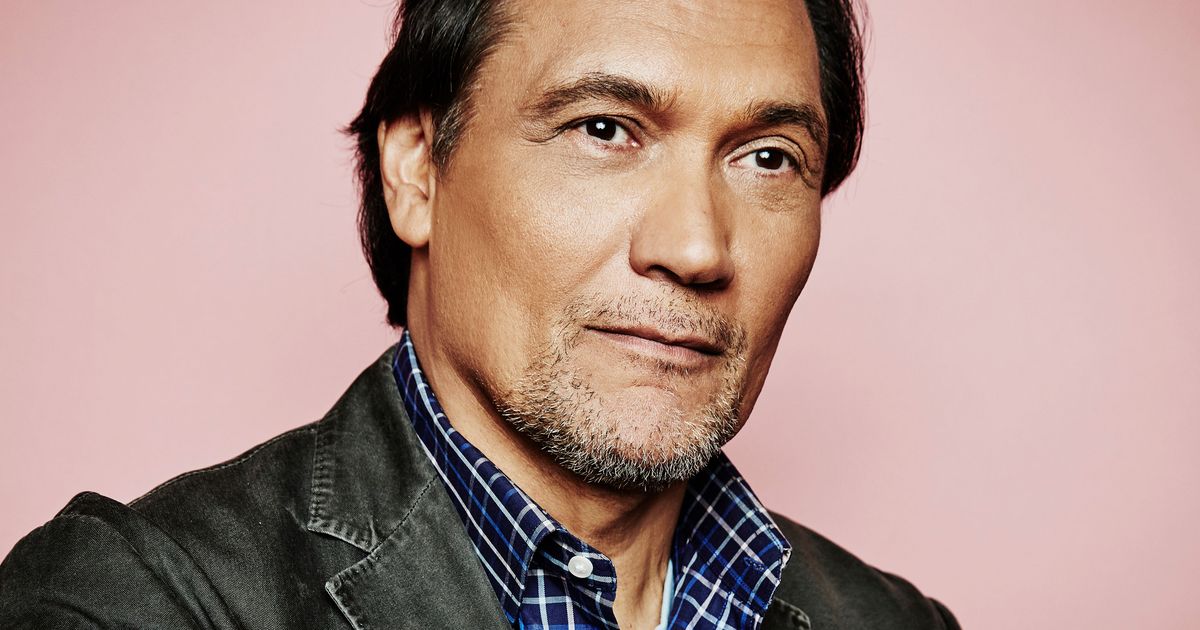 吉米·斯密特（Jimmy Smits）扮演榜樣、惡棍以及介於兩者之間的一切