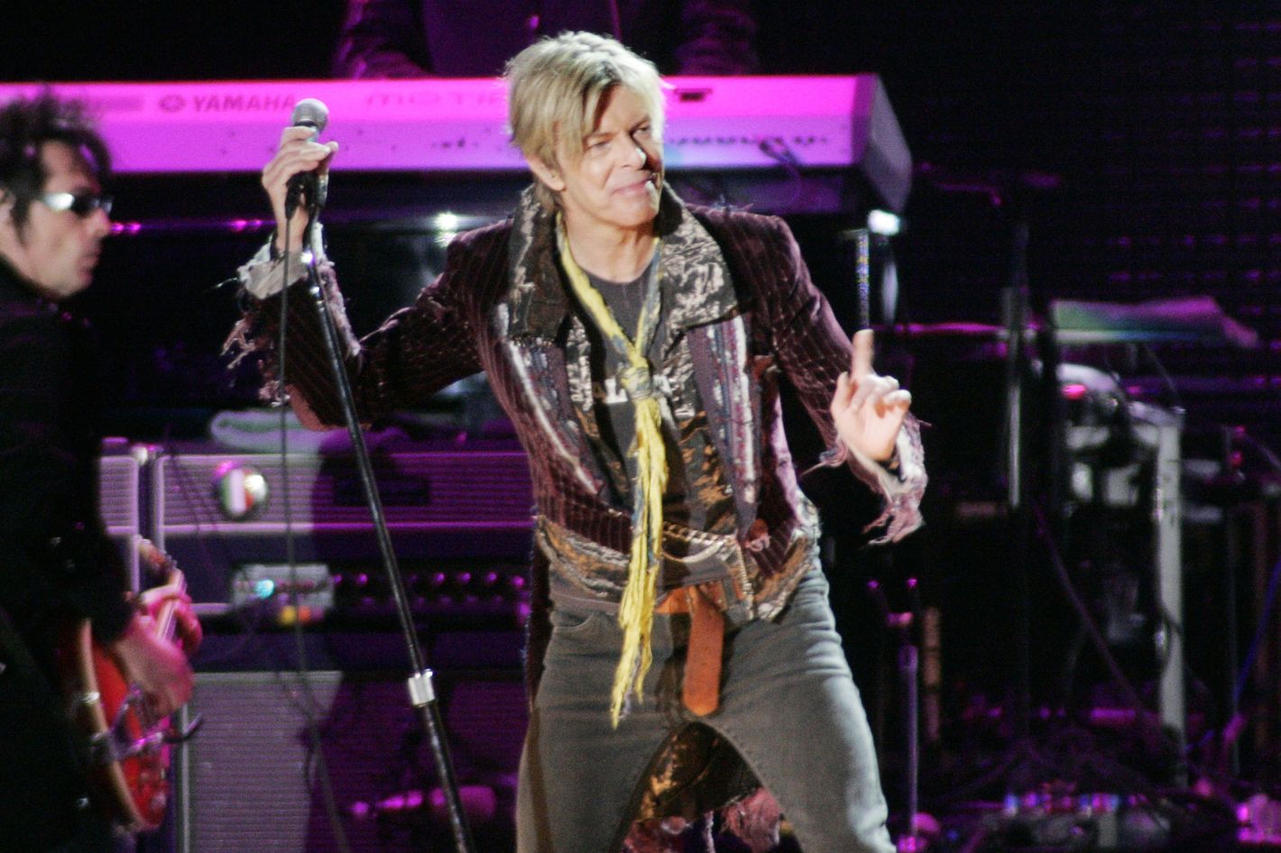 Watch David Bowie Perform 'Heroes' at His Last Full Concert in 2004