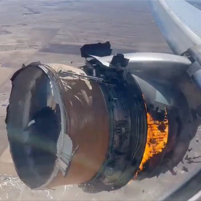 Watch Terrifying Video Of Ua238 S In Flight Engine Failure