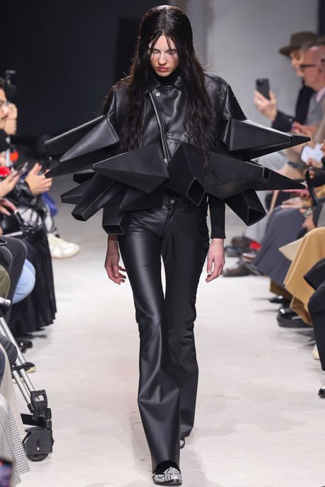 Junya Watanabe: Runway - Paris Fashion Week - Womenswear Fall/Winter 2025-2026