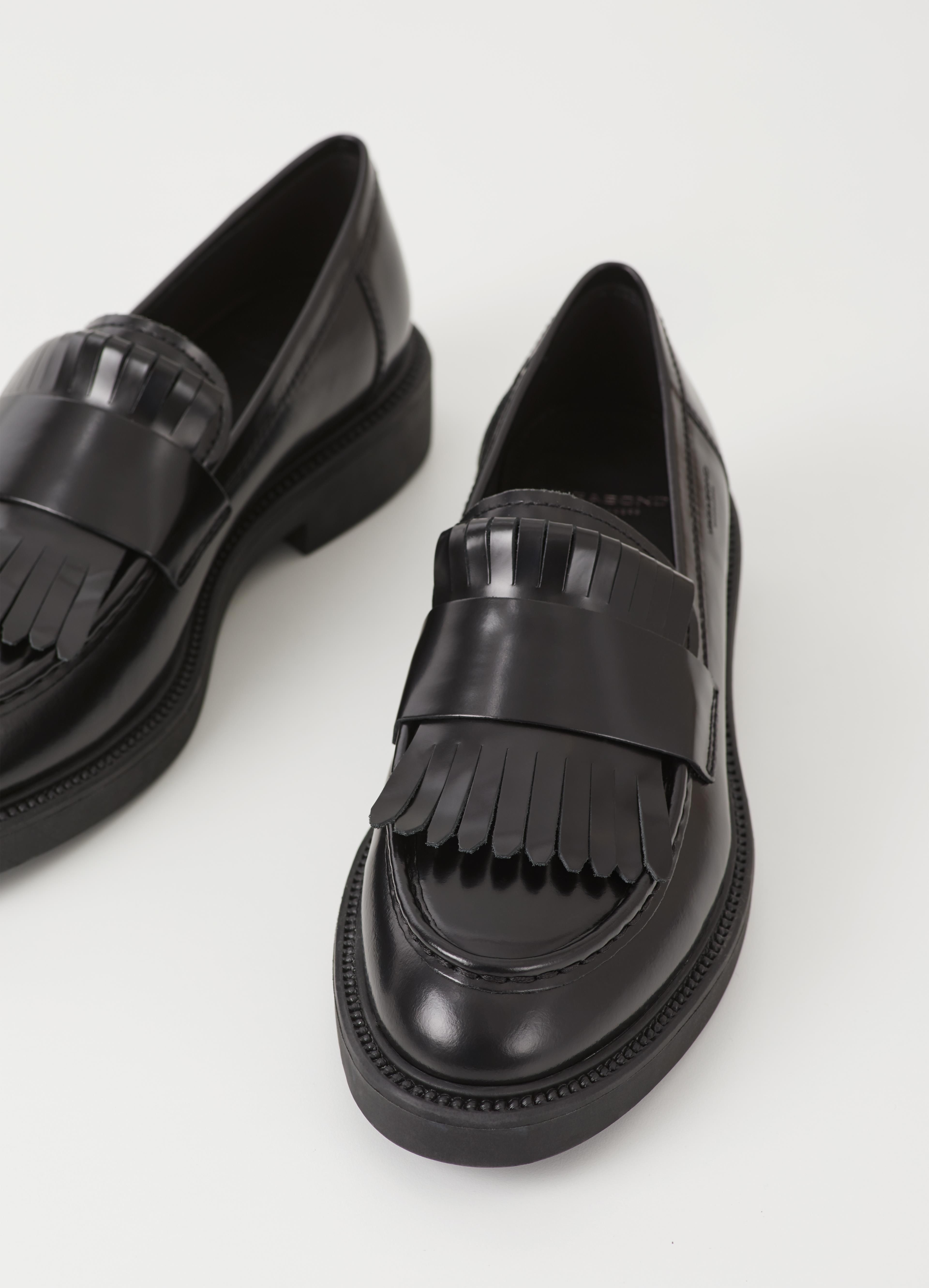 Nicola Sexton ladies patent leather shoe – Lady Elegance & Chaps