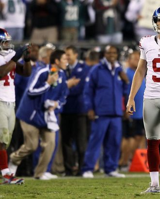 PHILADELPHIA, PA - SEPTEMBER 30: Kicker Lawrence Tynes #9 of the New York Giants looks on after missing a field goal in the closing seconds of a 19-17 loss to the Philadelphia Eagles at Lincoln Financial Field on September 30, 2012 in Philadelphia, Pennsylvania. (Photo by Alex Trautwig/Getty Images)