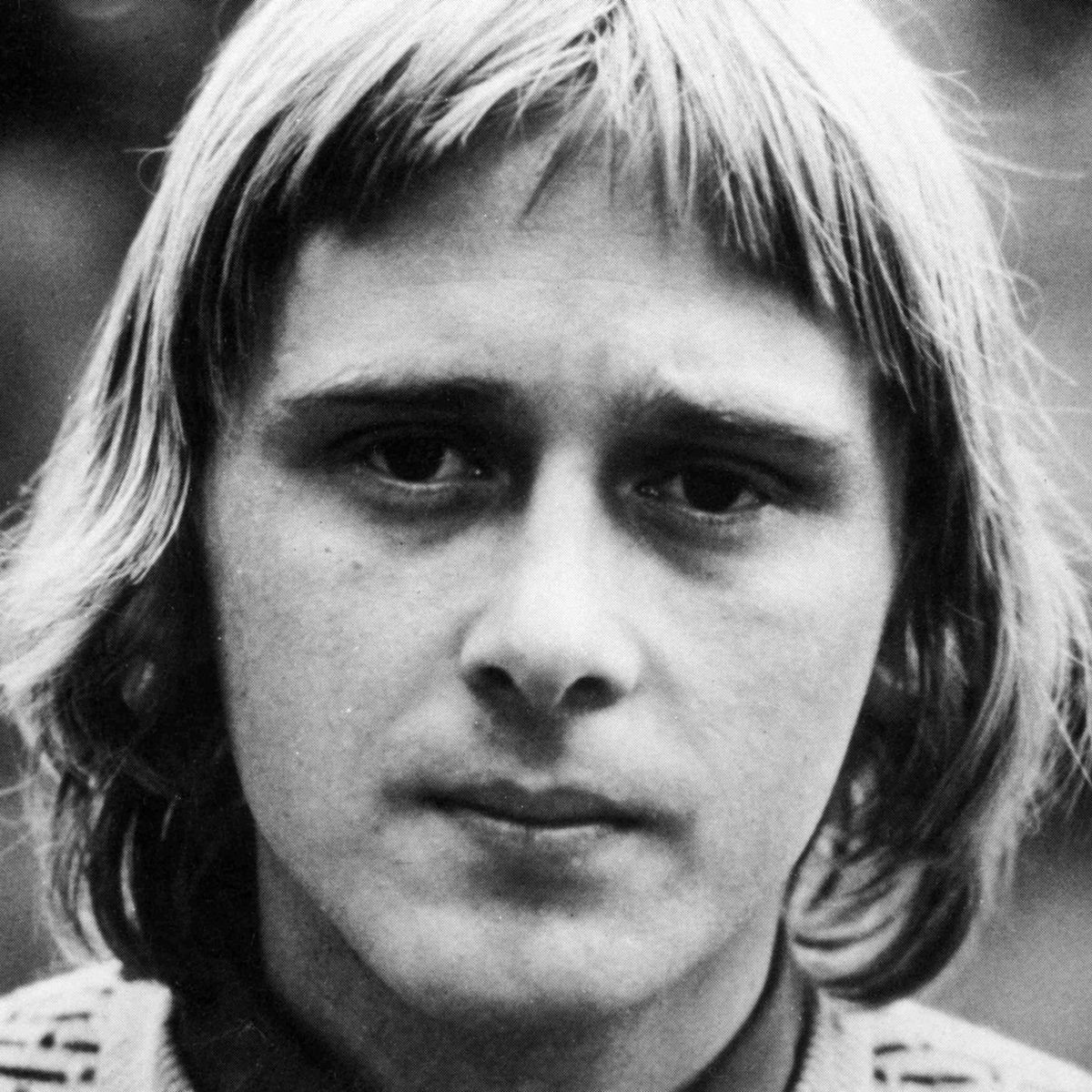Former Fleetwood Mac Guitarist Danny Kirwan Dies At 68