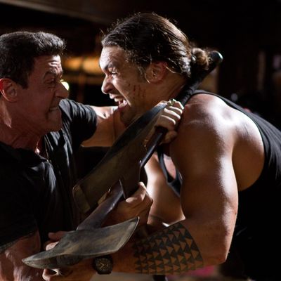 (L-r) SYLVESTER STALLONE as Jimmy and JASON MOMOA as Keegan in Warner Bros. Pictures’, Dark Castle Entertainment’s and IM Global’s action thriller “BULLET TO THE HEAD,” a Warner Bros. Pictures release.