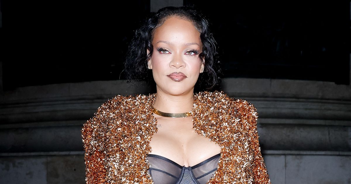 Rihanna Alleges She’s Sitting On “At Least 17” Albums