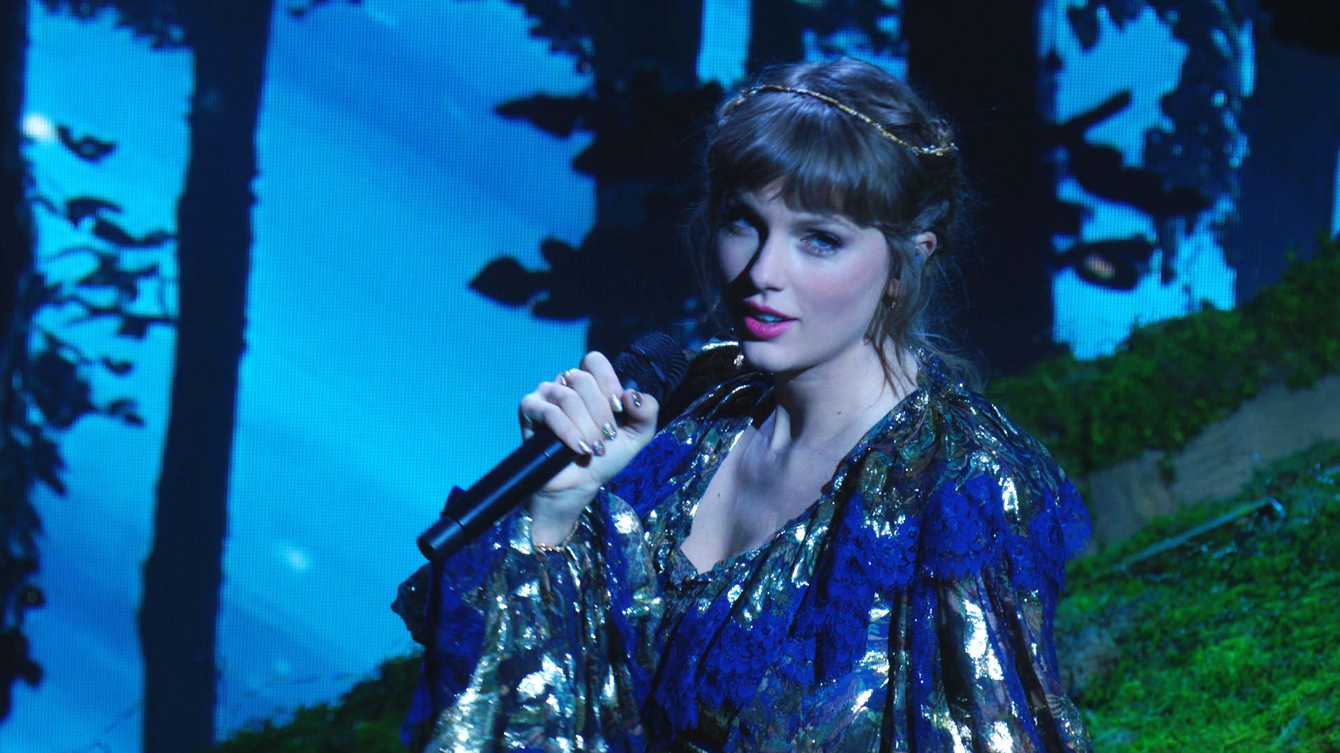 Taylor Swift's 'Fearless (Taylor's Version)' Hits Number One