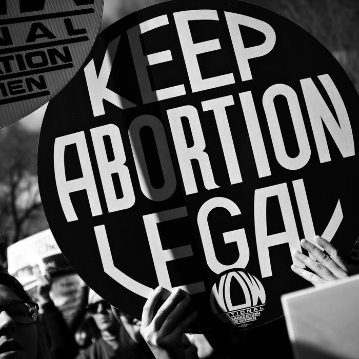 Texas Judge Blocks Law Banning Common Abortion Procedure