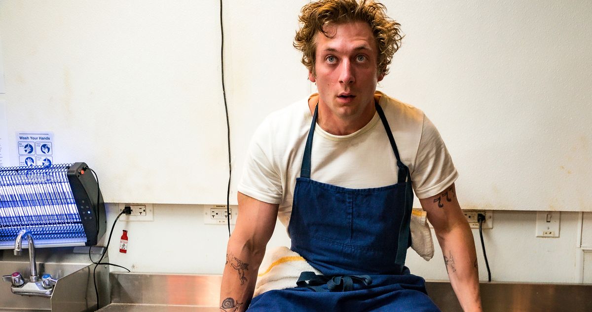 We Found Jeremy Allen White's T-shirt From 'The Bear