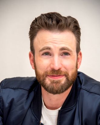 Chris Hemsworth Roasts Chris Evans by Way of Chris Pratt