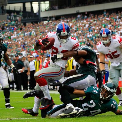 PHILADELPHIA, PA - SEPTEMBER 25: Victor Cruz #80 of the New York Giants catches a 28 yard touchdown pass in the fourth quarter over Nnamdi Asomugha #24 and Jarrad Page #41 of the Philadelphia Eagles at Lincoln Financial Field on September 25, 2011 in Philadelphia, Pennsylvania. The Giants defeated the Eagles 29-16. (Photo by Chris Trotman/Getty Images)