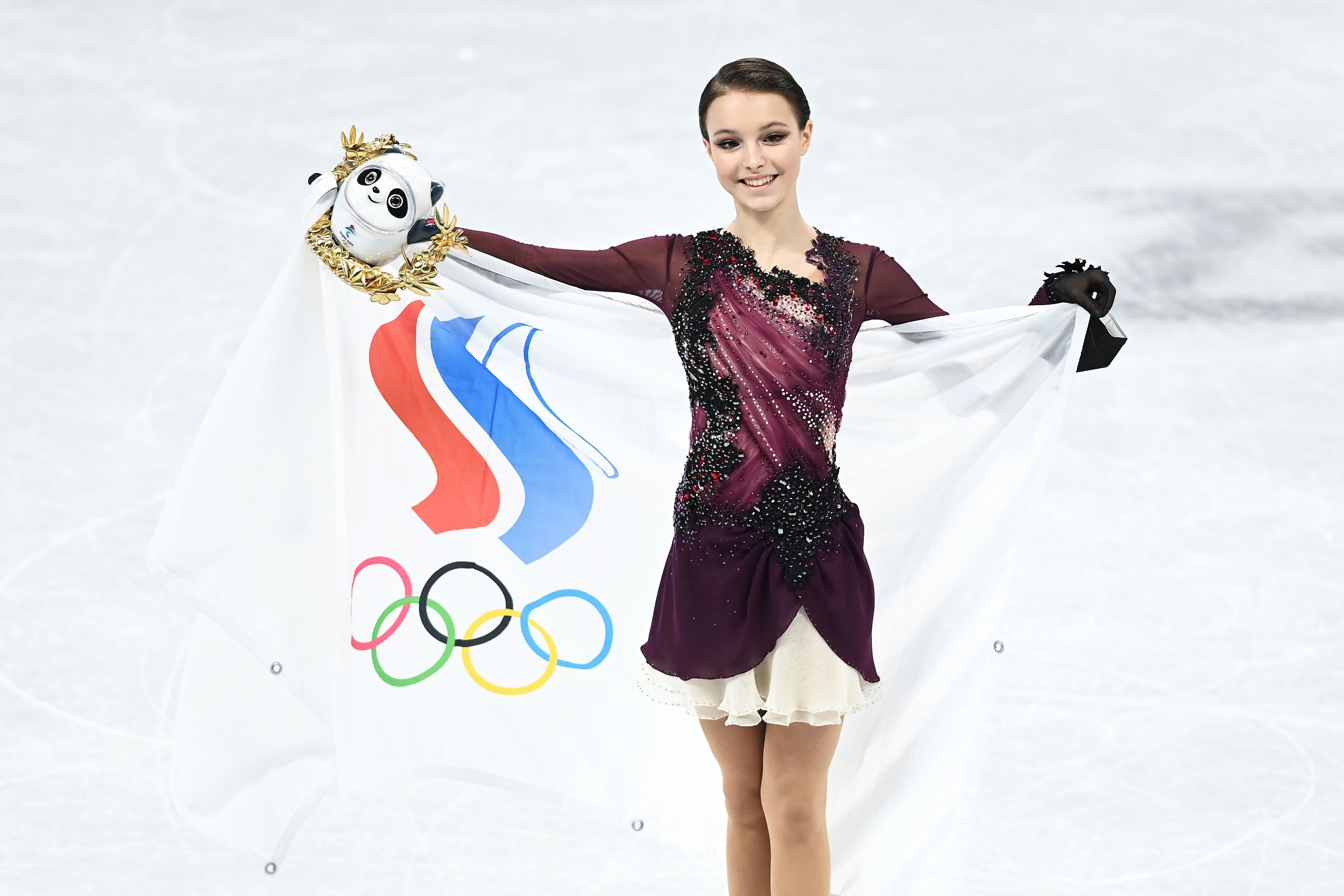 2022 Winter Olympics: Anna Shcherbakova Wins Gold