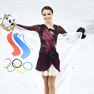 2022 Winter Olympics: Anna Shcherbakova Wins Gold