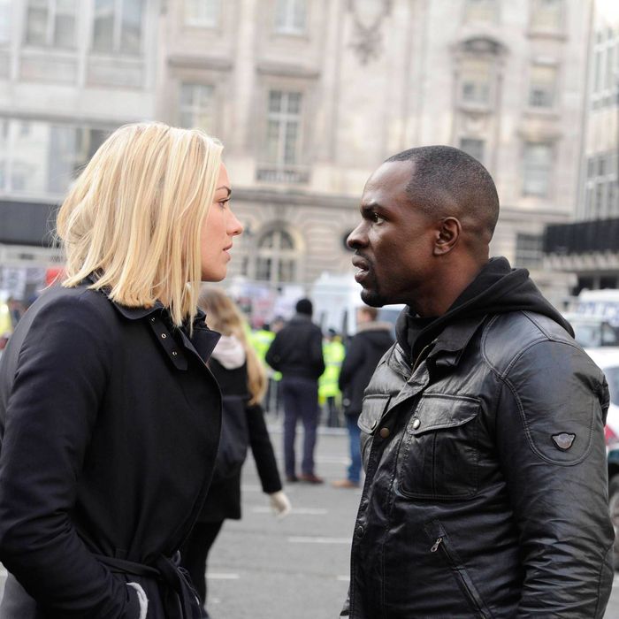 24: LIVE ANOTHER DAY: Kate (Yvonne Strahovski, L) and Erik (Gbenga Akinnagbe, R) discuss their next move in the "3:00 PM - 4:00 PM" episode of 24: LIVE ANOTHER DAY airing Monday, May 26 (9:00-10:00 PM ET/PT) on FOX. ©2014 Fox Broadcasting Co. Cr: Daniel Smith/FOX