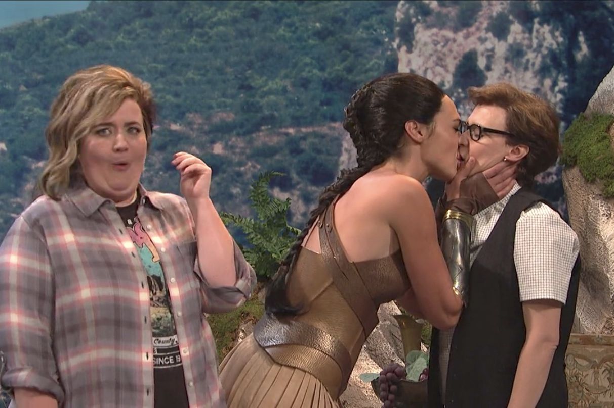 Girls Flashing Tits On Webcam - SNL' Recap: Season 43 Episode Two With Gal Gadot