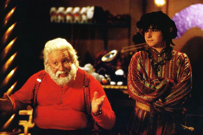 SANTA CLAUS, from left: Tim Allen, David Krumholtz, 1994, � Buena Vista/courtesy Everett Collec