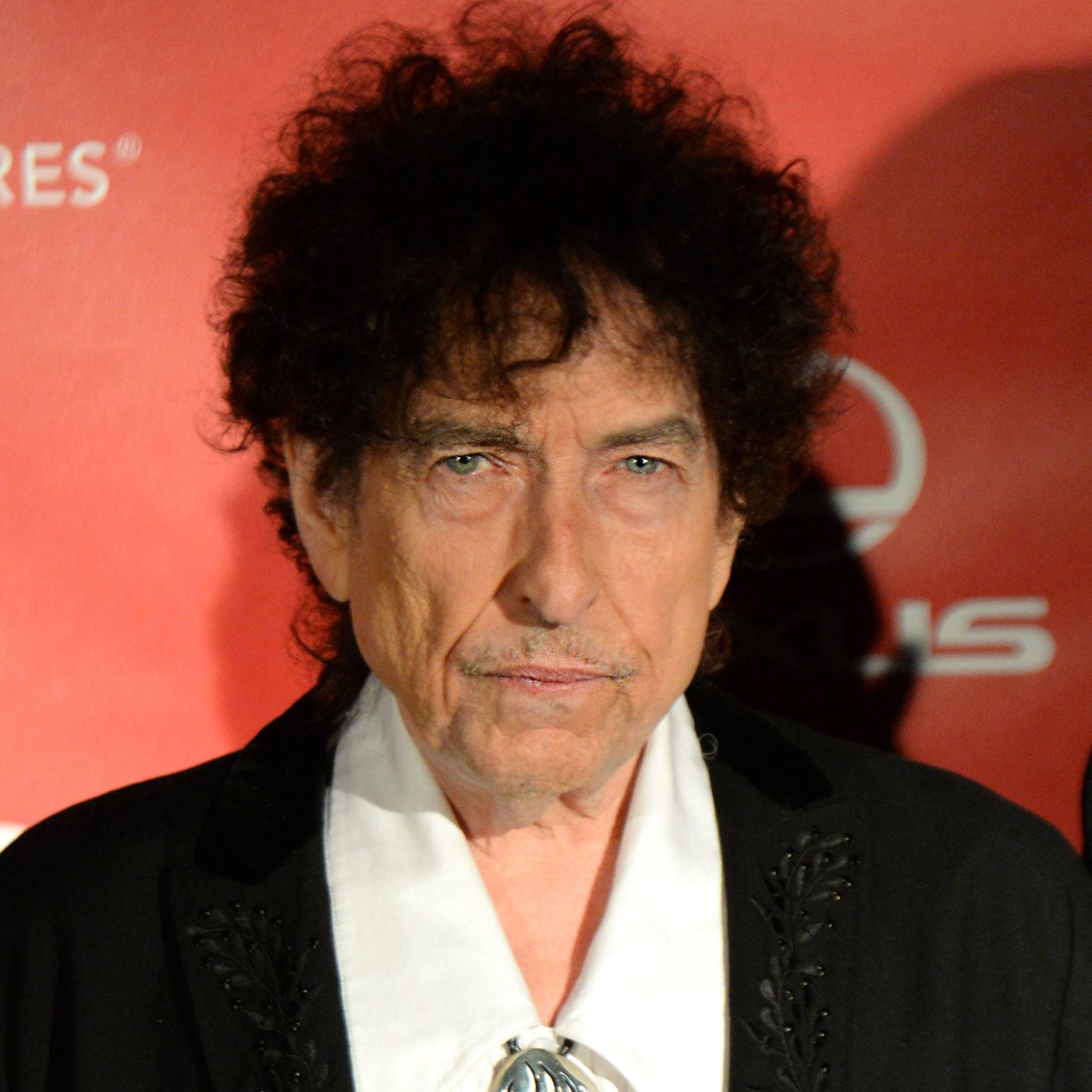 Bob Dylan Apologizes for Book-Signing Controversy