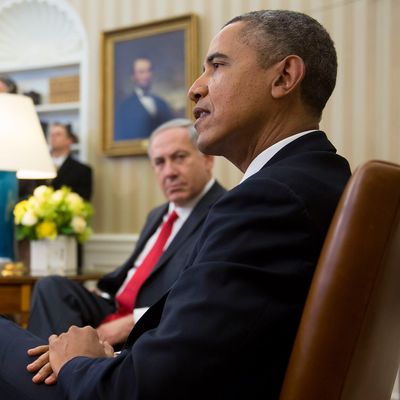 Israel Prime Minister Benjamin Netanyahu (L) sits with U.S. President Barack Obama during a meeting in the Oval Office of the White House March 3, 2014 in Washington, D.C. Obama urged Netanyahu to 