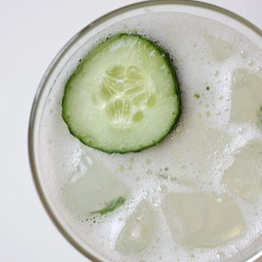 银龙舌兰酒、黄瓜、塞拉诺高柑橘在智利pequin salt