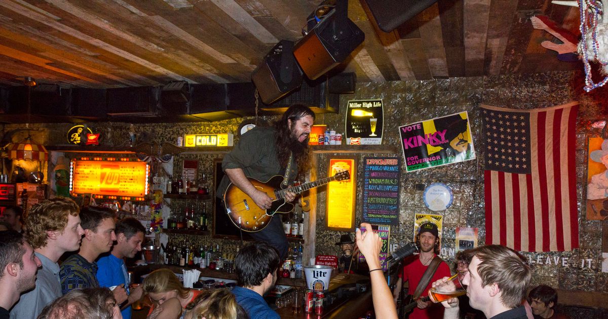 live music bar near me