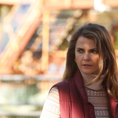 THE AMERICANS -- Comrades -- Episode 1 (Airs Wednesday, February, 26, 10:00 PM e/p) -- Pictured: Keri Russell as Elizabeth Jennings -- CR: Craig Blankenhorn/FX