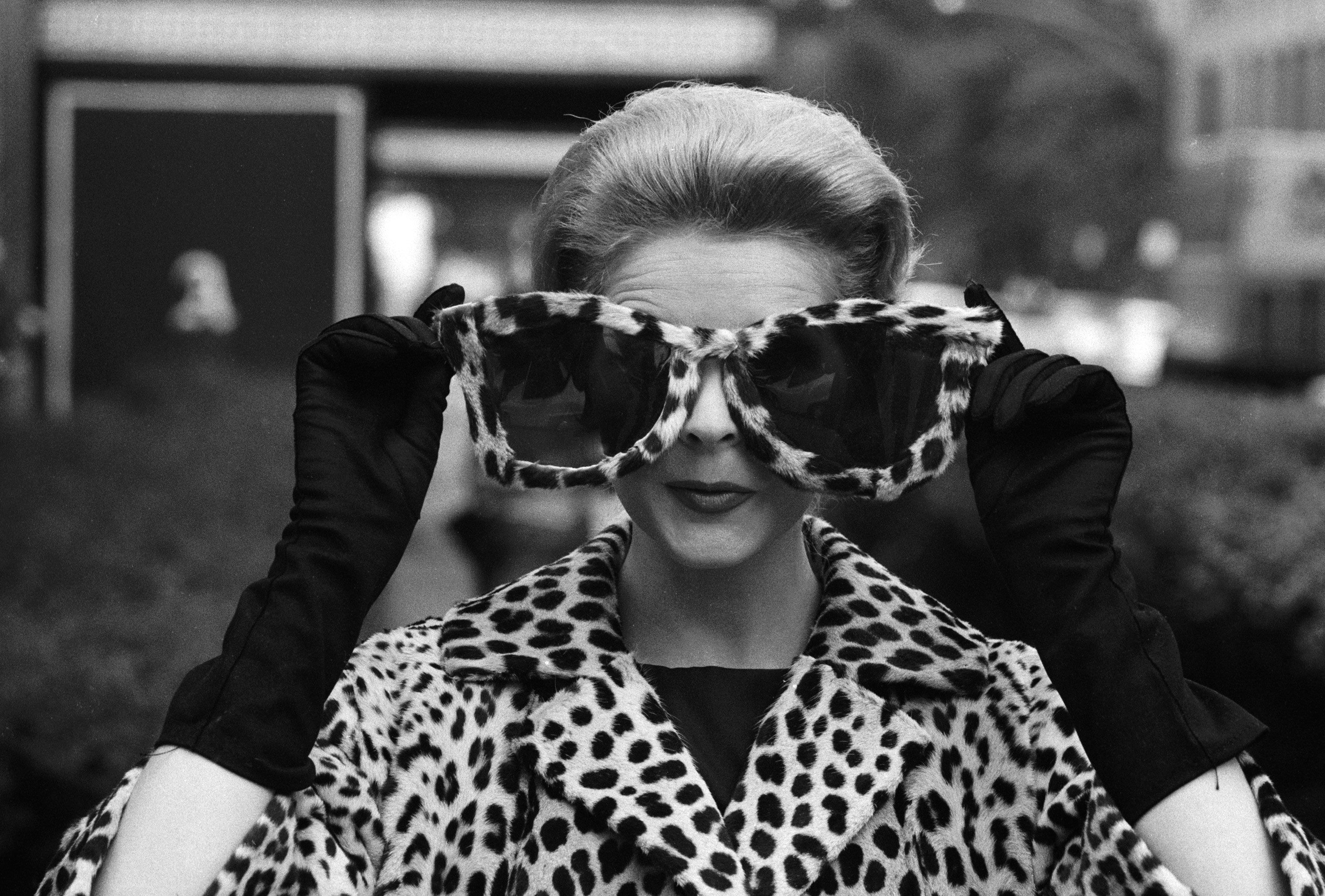 70's Retro Vintage Oversized Metal Black Frame Women Fashion Sunglasses Black 