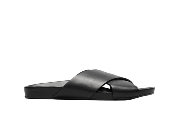 Everlane’s Sold-Out Form Sandals Are Back in Stock Today
