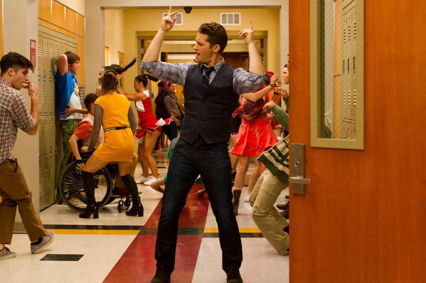 Who died in glee season 5 episode 15?