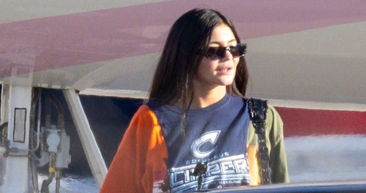 Kylie Jenner Los Angeles Airport Novemeber 2, 2021 – Star Style