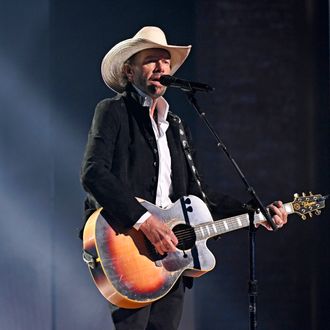 https://pyxis.nymag.com/v1/imgs/86c/fb3/2db216382cea94350130e3c9c7374add10-toby-keith.rsquare.w330.jpg